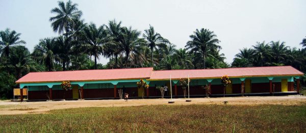 In Forikolo haben wir 2006 unsere erste Schule fertiggestellt - eine Grundschule. Forikolo ist ein Dorf in der Region Loko Massamma in Sierra Leone. Forikolo - Schulen für Sierra Leone